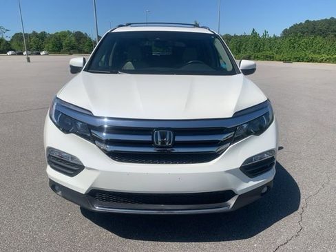 Used 2018 Honda Pilot Touring image 2