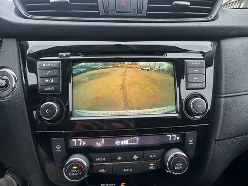 Used 2018 Nissan Rogue SV image 21