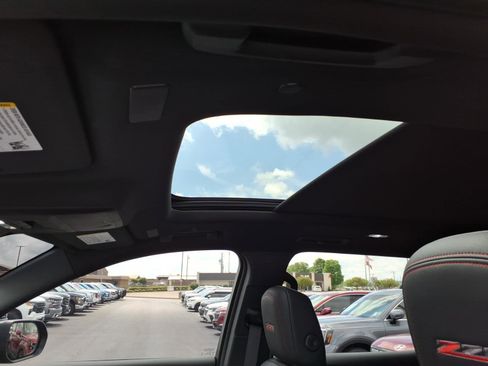 Used 2025 Chevrolet Traverse Z71 w/ Enhanced Driving Package AWD/4WD image 14