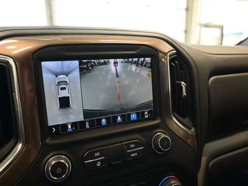 Used 2021 Chevrolet Silverado 1500 High Country w/ Technology Package image 17