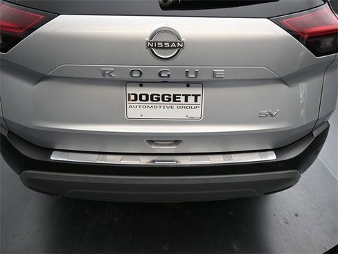 Used 2023 Nissan Rogue SV image 10