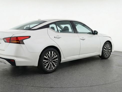 Used 2025 Nissan Altima 2.5 SV FWD image 9