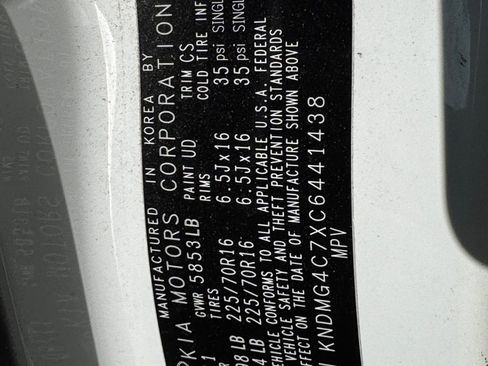 Used 2012 Kia Sedona LX image 31