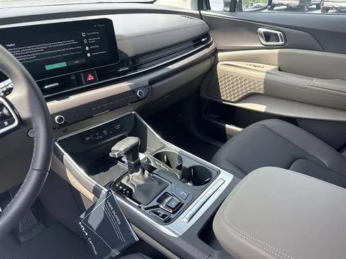 New 2026 Kia Carnival EX FWD image 11
