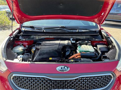 Used 2017 Kia Niro EX FWD image 29