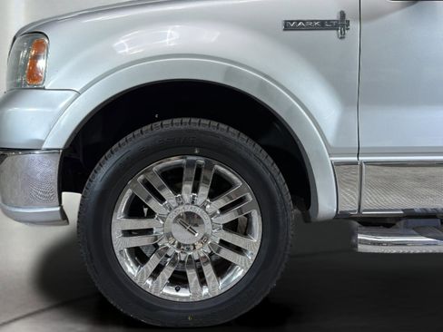 Used 2008 Lincoln Mark LT 4x4 image 36