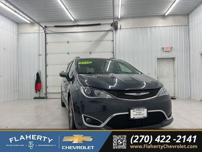 Used 2020 Chrysler Pacifica Limited w/ Tire & Wheel Group