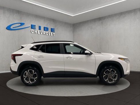 New 2026 Chevrolet Trax LT image 2