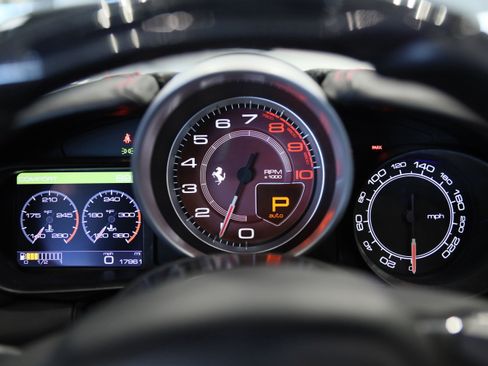 Used 2017 Ferrari California T image 18