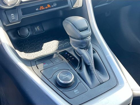 Used 2025 Toyota RAV4 XLE image 16