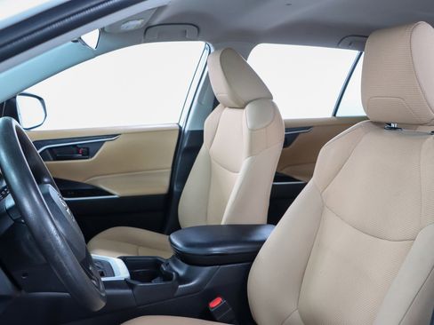 Used 2021 Toyota RAV4 LE image 23