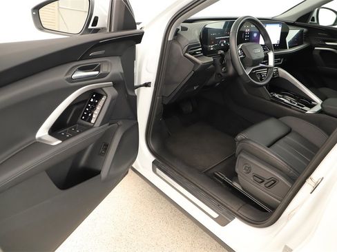 Certified 2025 Audi Q5 Prestige w/ 20" Wheel Package image 14