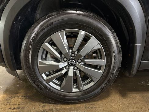 Used 2024 Nissan Pathfinder SV image 30