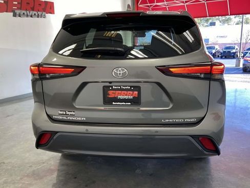 Used 2026 Toyota Highlander Limited image 4