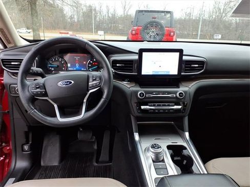 Used 2020 Ford Explorer Limited w/ Class III Trailer Tow Package image 8