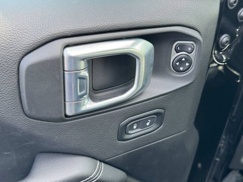 Used 2023 Jeep Wrangler Unlimited Sahara AWD/4WD image 11