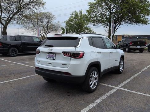 Used 2024 Jeep Compass Latitude AWD/4WD image 3