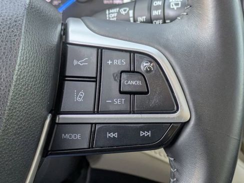 Used 2023 Toyota Highlander XLE image 20