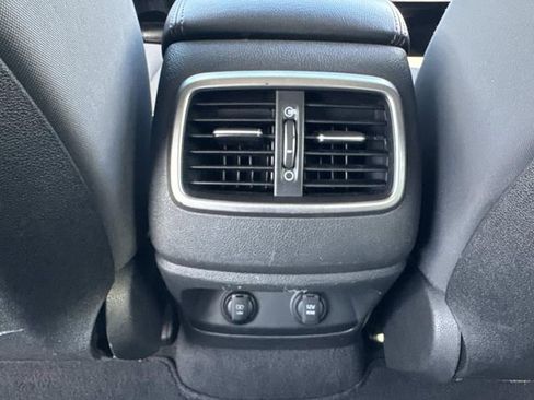 Used 2020 Kia Sorento LX image 16