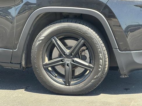 Used 2015 Jeep Cherokee Sport FWD image 26