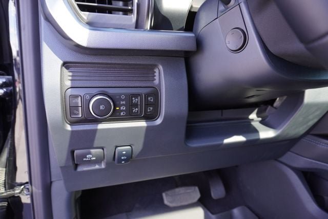 Used 2025 Ford F350 Platinum AWD/4WD image 31