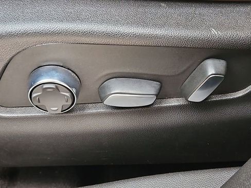 Certified 2025 Cadillac XT4 Premium Luxury image 24