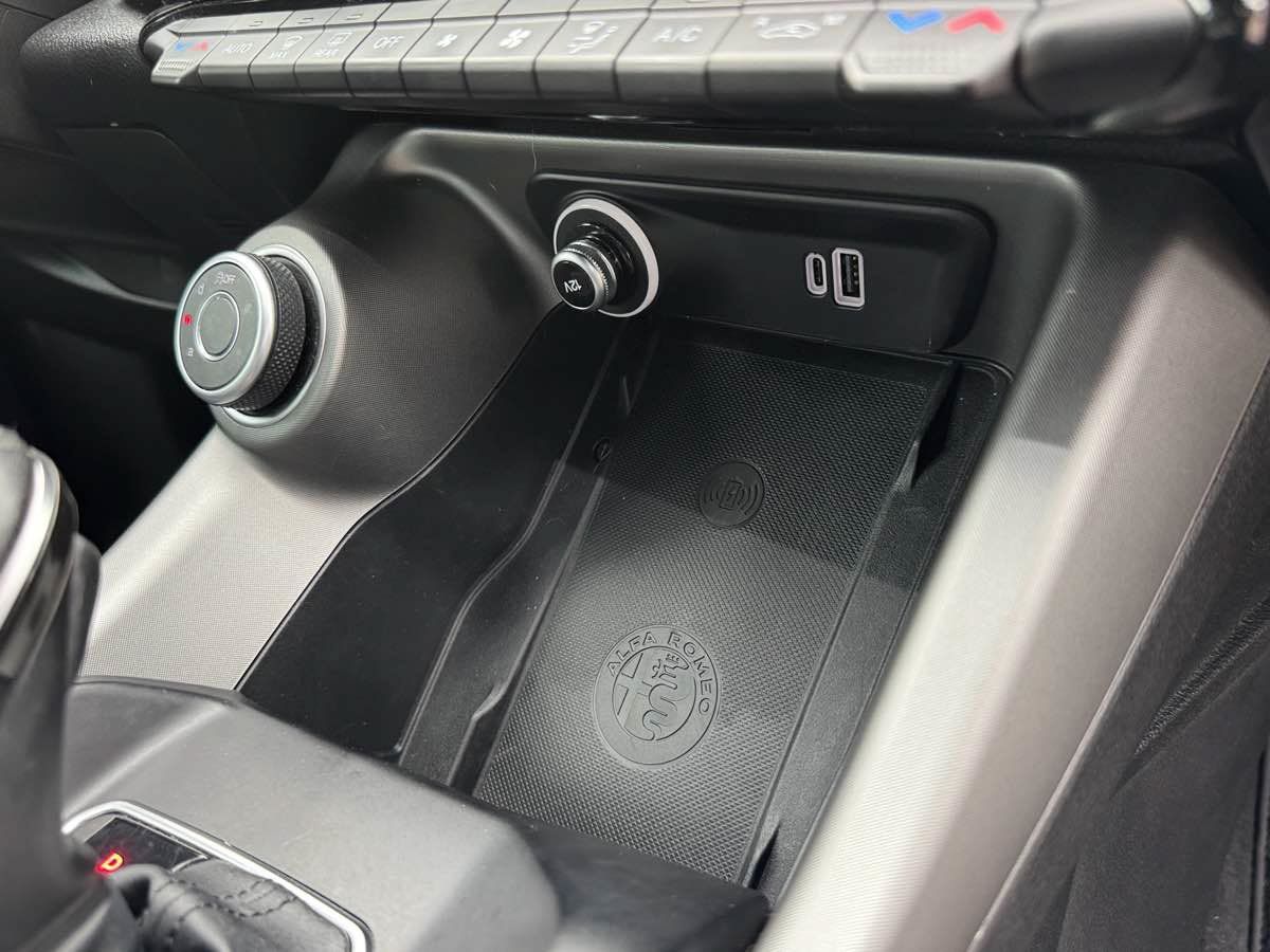 Used 2024 Alfa Romeo Tonale Ti w/ Premium Interior Package AWD/4WD image 18