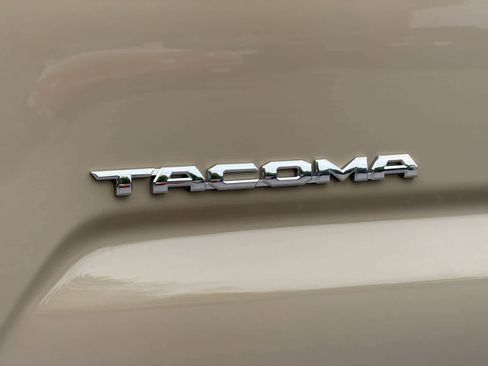 Used 2019 Toyota Tacoma TRD Sport w/ Technology Package AWD/4WD image 13