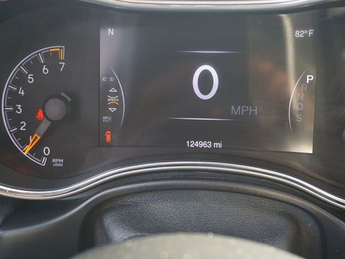 Used 2015 Jeep Grand Cherokee Limited image 13