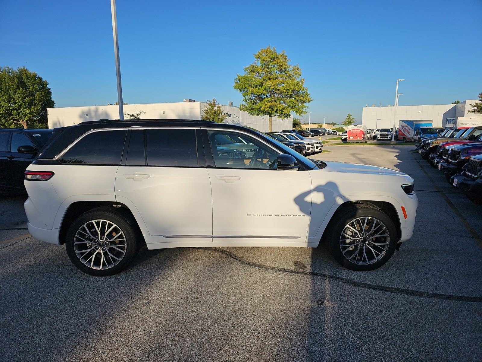 New 2027 Jeep Grand Cherokee Summit AWD/4WD image 7