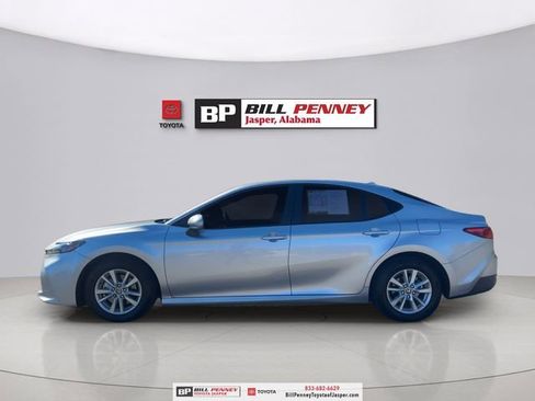 Used 2025 Toyota Camry LE image 2