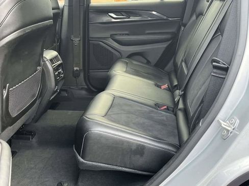 Used 2023 Jeep Grand Cherokee Altitude image 16