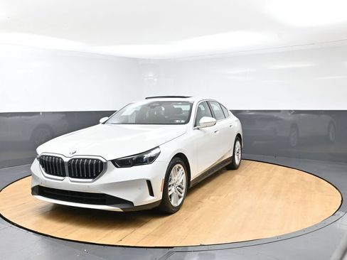 Used 2025 BMW 530i RWD image 3