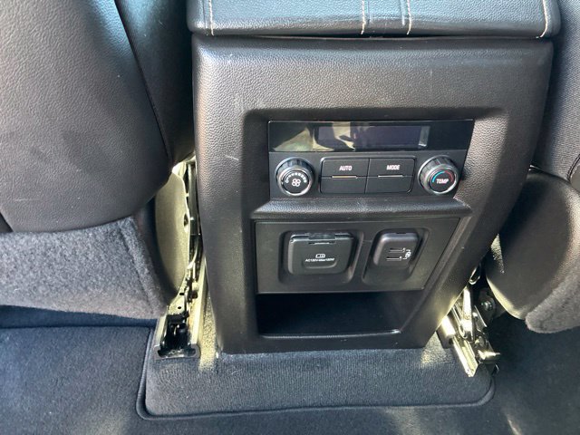 Used 2022 Chevrolet Traverse LT w/ LT Premium Package FWD image 16
