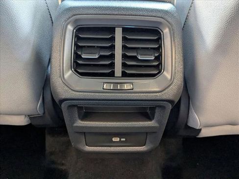 Used 2022 Volkswagen Taos SE FWD image 16