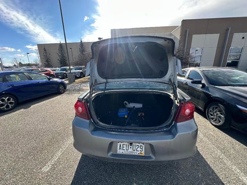 Used 2013 Dodge Avenger SE image 4