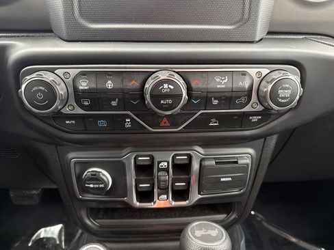 Used 2023 Jeep Wrangler Unlimited w/ Cold Weather Group image 27