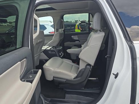 Used 2025 Ford Expedition Max Active RWD image 6