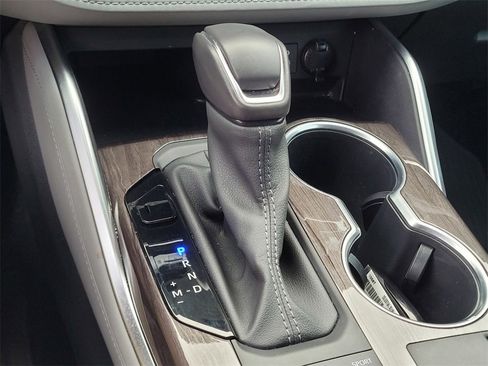 Used 2024 Toyota Highlander Platinum image 21