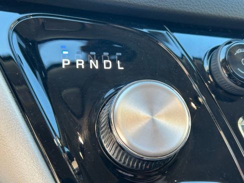 Used 2022 Chrysler Pacifica Touring-L image 30