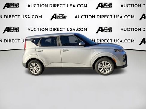 Used 2020 Kia Soul LX image 2