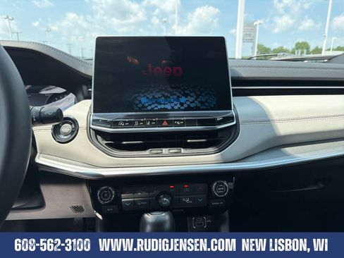 Used 2025 Jeep Compass Limited AWD/4WD image 17