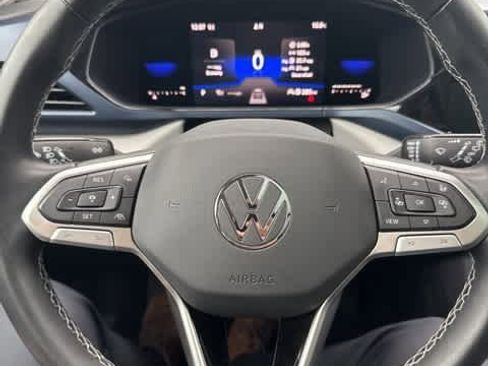 Certified 2022 Volkswagen Taos SE w/ Panoramic Sunroof Package image 13