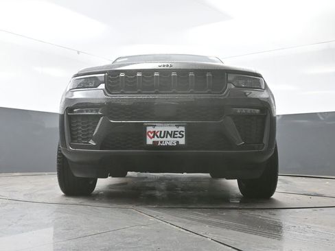New 2026 Jeep Grand Cherokee Limited w/ Limited Altitude Package AWD/4WD image 40