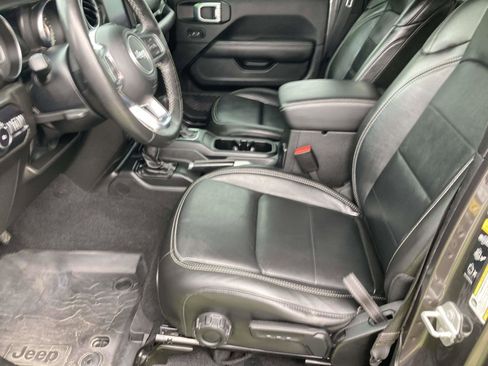 Used 2022 Jeep Wrangler Unlimited Sahara w/ Cold Weather Group AWD/4WD image 19