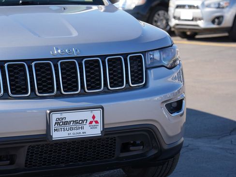 Used 2020 Jeep Grand Cherokee Laredo image 9