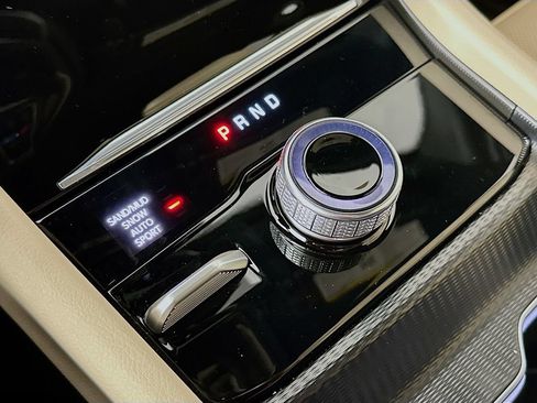 Certified 2025 Jeep Grand Cherokee Limited w/ Luxury Tech Group II AWD/4WD image 27