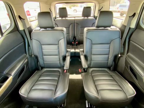 Used 2019 GMC Acadia Denali image 29