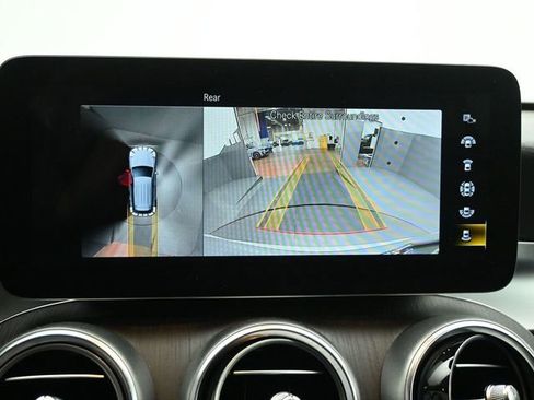 Used 2022 Mercedes-Benz GLC 300 4MATIC image 17