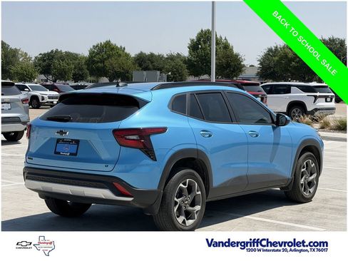 Used 2025 Chevrolet Trax LT w/ Driver Confidence Package FWD image 4